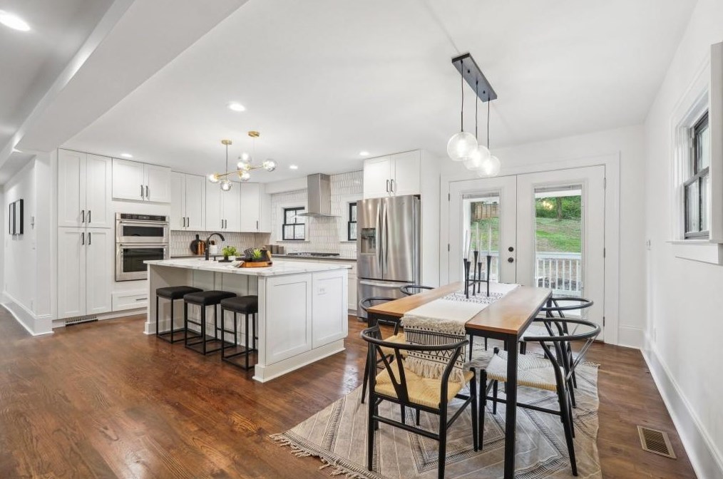 1308 Deerwood Dr, Decatur GA  30030-4512 exterior