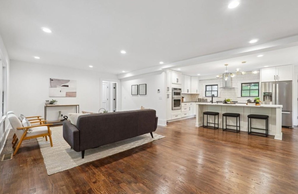 1308 Deerwood Dr, Decatur GA  30030-4512 exterior