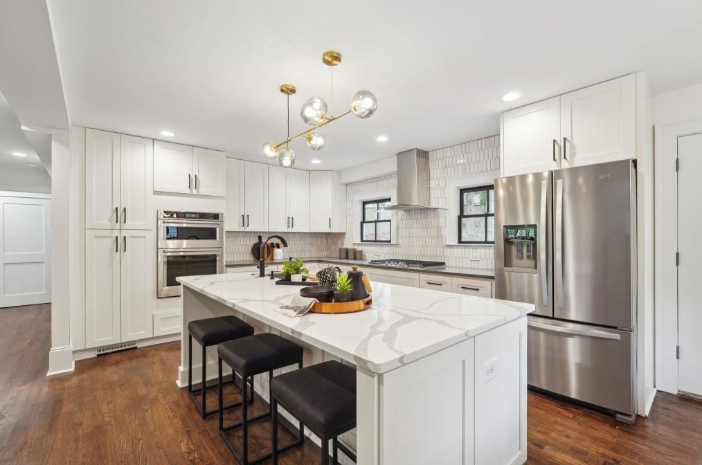 1308 Deerwood Dr, Decatur GA  30030-4512 exterior