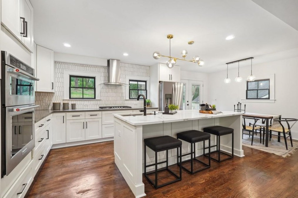 1308 Deerwood Dr, Decatur GA  30030-4512 exterior