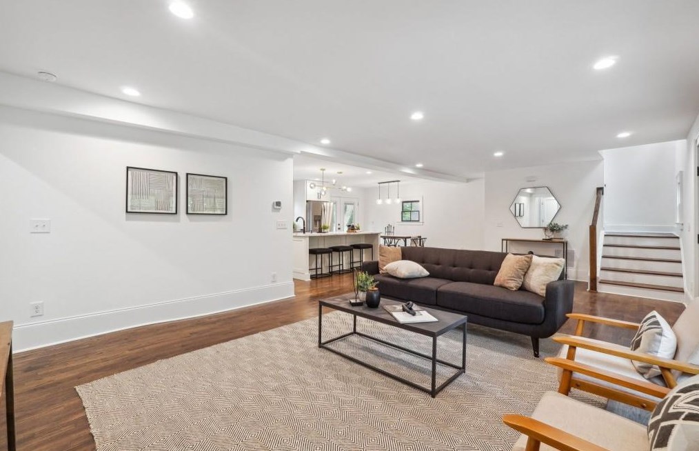 1308 Deerwood Dr, Decatur GA  30030-4512 exterior