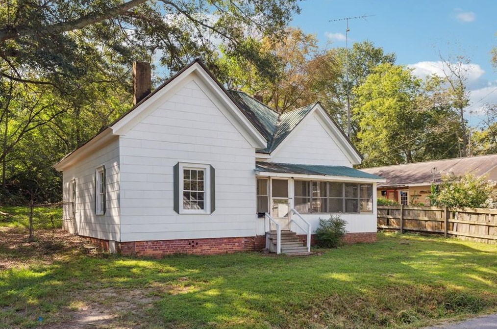 48 Cotton St, Commerce, GA 30529