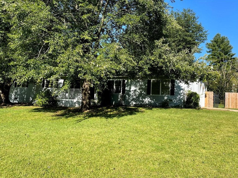 401 Waterfront Ct, Holly Springs, GA 30188
