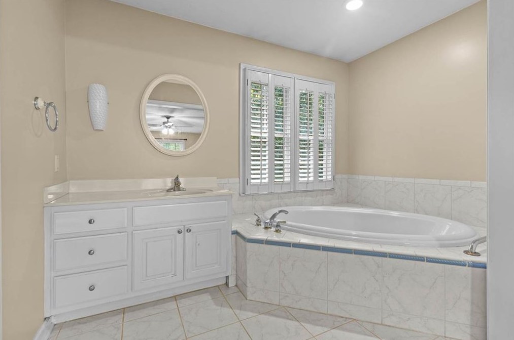 5247 Waterford Dr, Atlanta GA 30338-3129 exterior