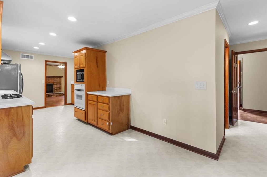 5247 Waterford Dr, Atlanta GA 30338-3129 exterior