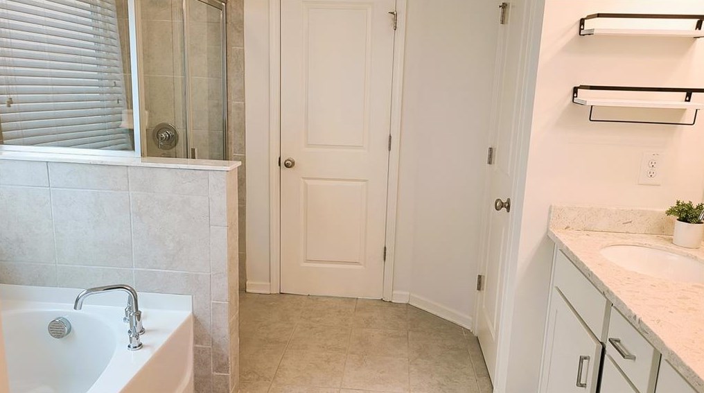 823 Regal Ln, Atlanta GA  30331-8636 exterior