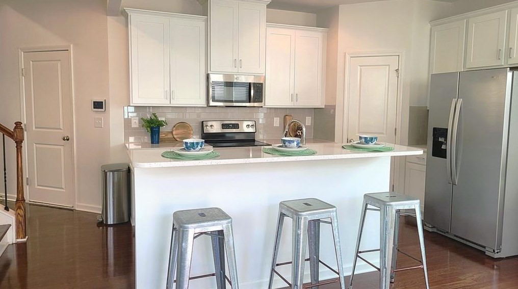 823 Regal Ln, Atlanta GA  30331-8636 exterior