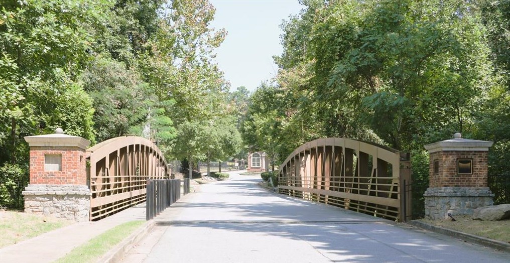 823 Regal Ln, Atlanta GA  30331-8636 exterior