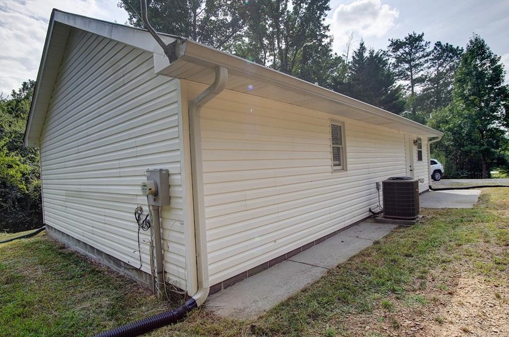 237 Hall Memorial Rd, Calhoun GA 30701-8354 exterior