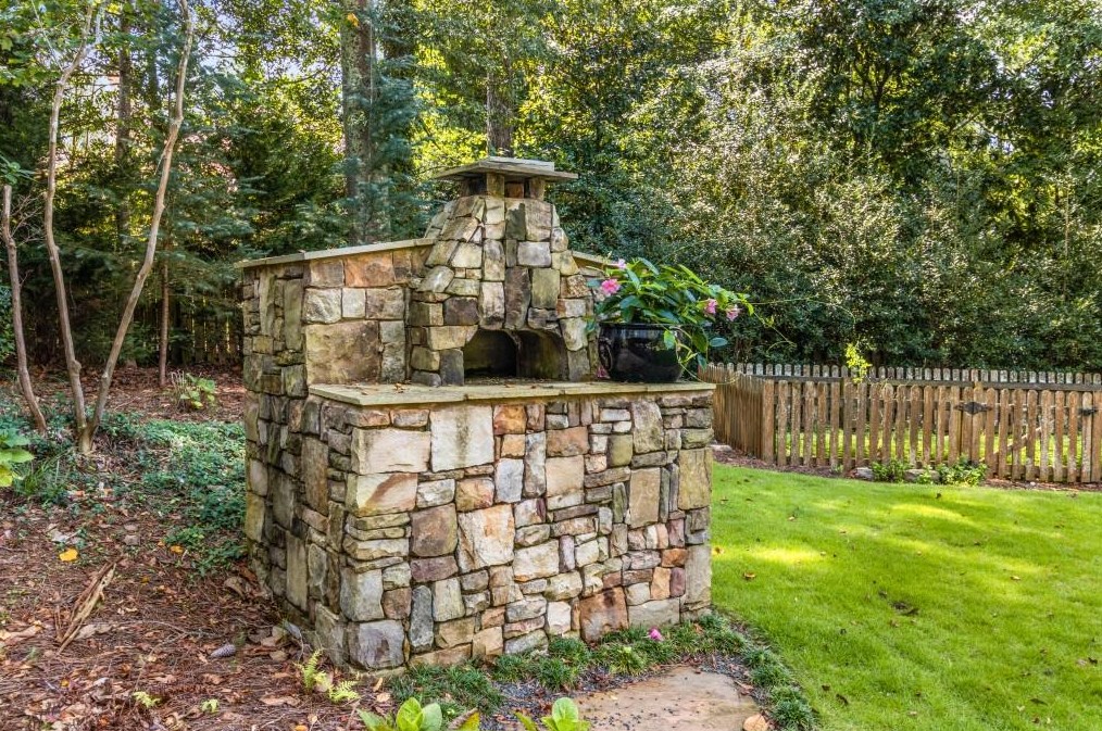 740 Weatherly Ln, Atlanta GA  exterior