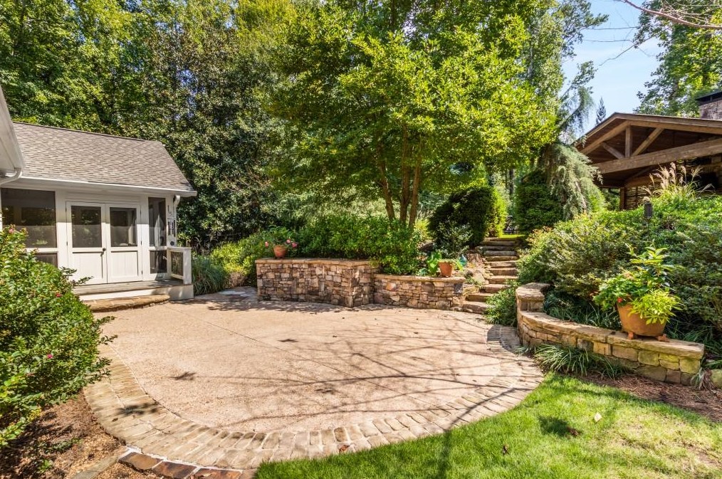 740 Weatherly Ln, Atlanta GA  exterior