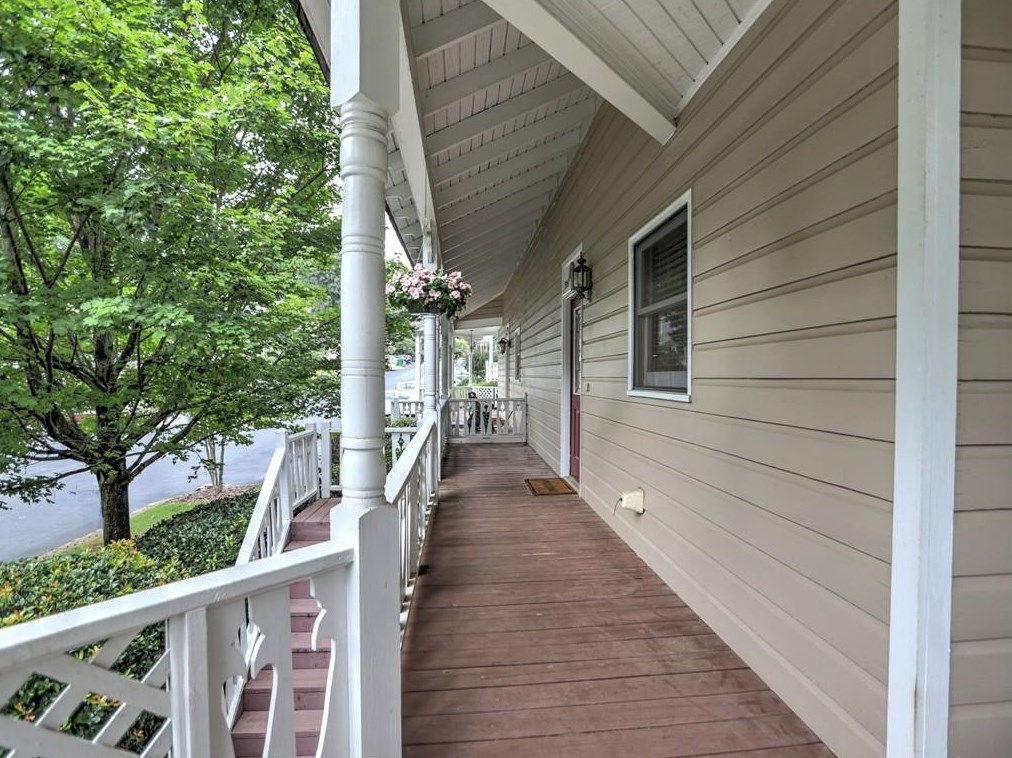 1449 Cambridge Cmn, Decatur GA  30033-2047 exterior