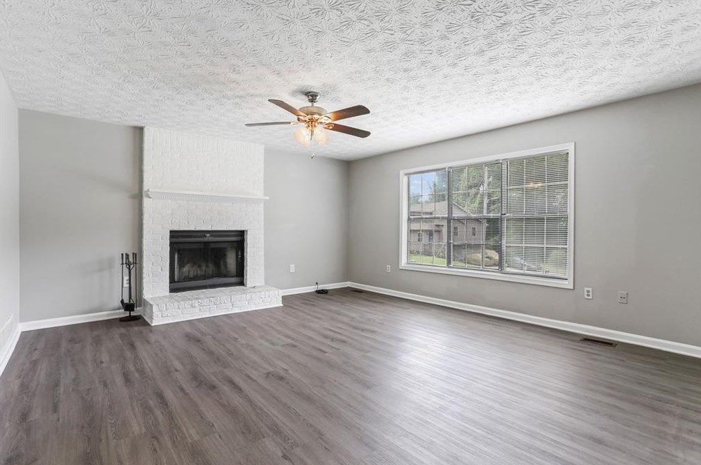 1004 Pinetree Ct, Powder Springs, GA 30127-1978