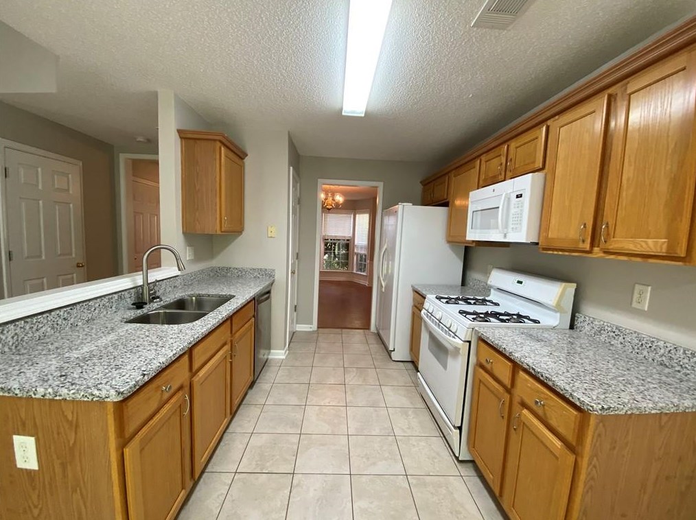 185 Lembeth Ct, Alpharetta GA  30004-8554 exterior