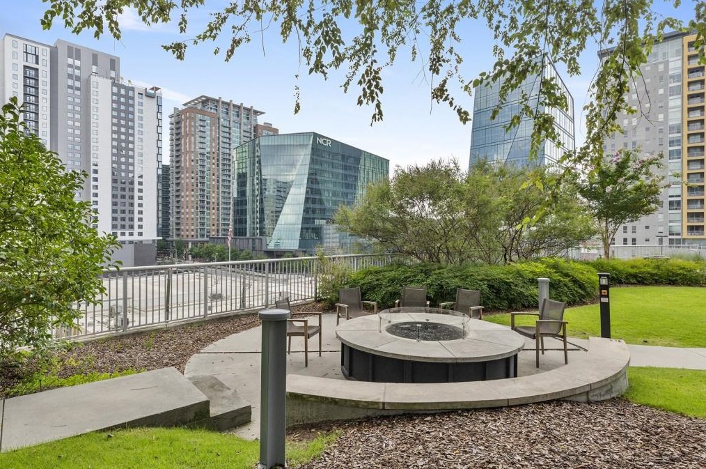 950 Peachtree St, Atlanta GA  30309-3862 exterior