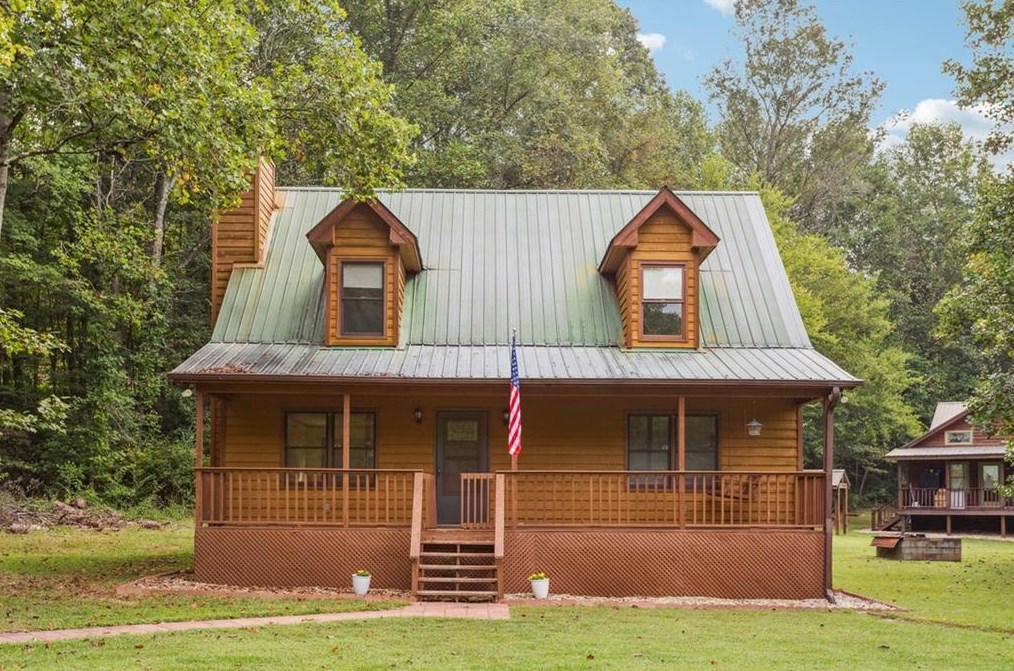 363 Sandra Ln, Cleveland, GA 30528