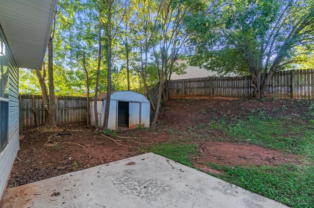 2211 Ramblewood Cir, Decatur GA  30035-3611 exterior