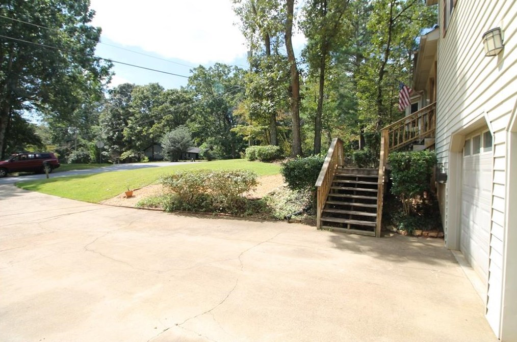 5332 Ferry Creek Ln, Acworth, GA 30102