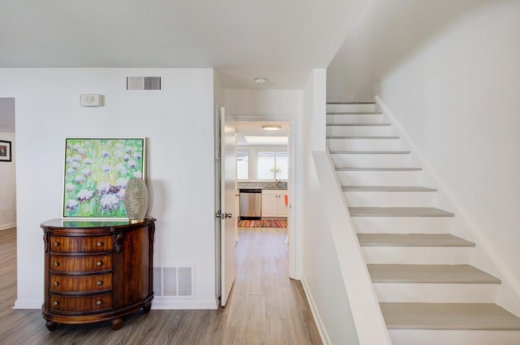 7082 Stonington Dr, Atlanta, GA 30328-1962