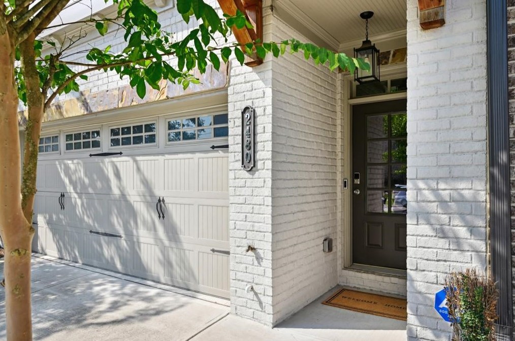2480 Skyland Dr, Atlanta GA  30319-3759 exterior