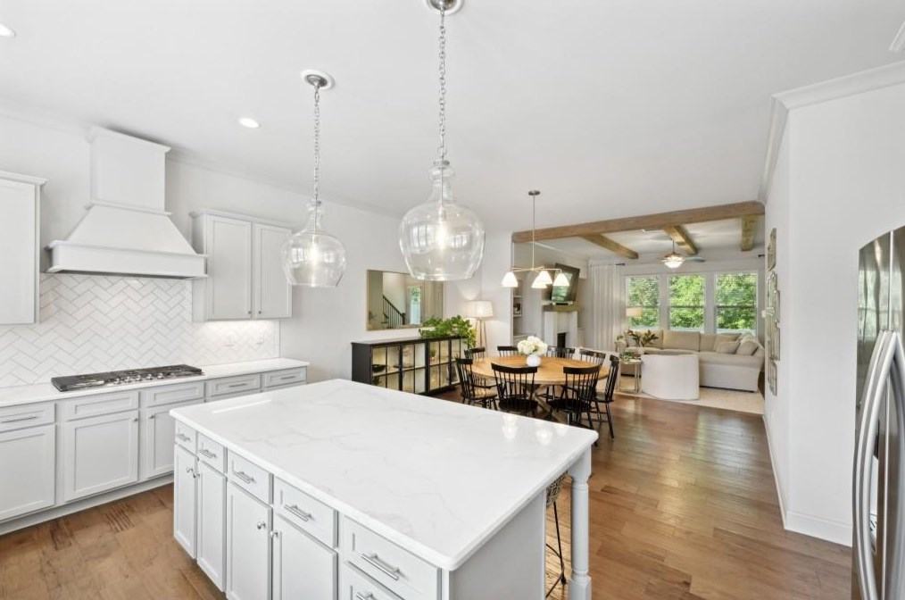 2480 Skyland Dr, Atlanta GA  30319-3759 exterior