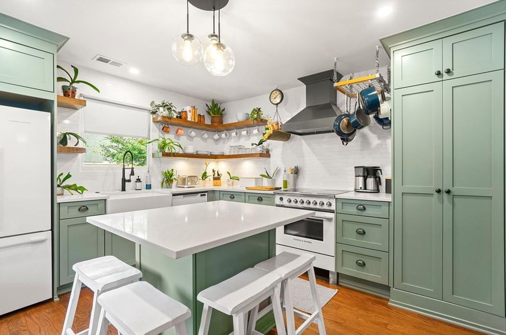 216 Leyden St, Decatur GA  30030-3520 exterior