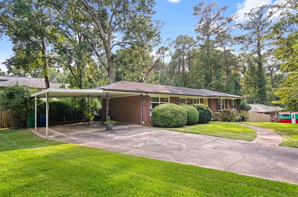 3373 Pinehill Dr, Decatur, GA 30032-2905