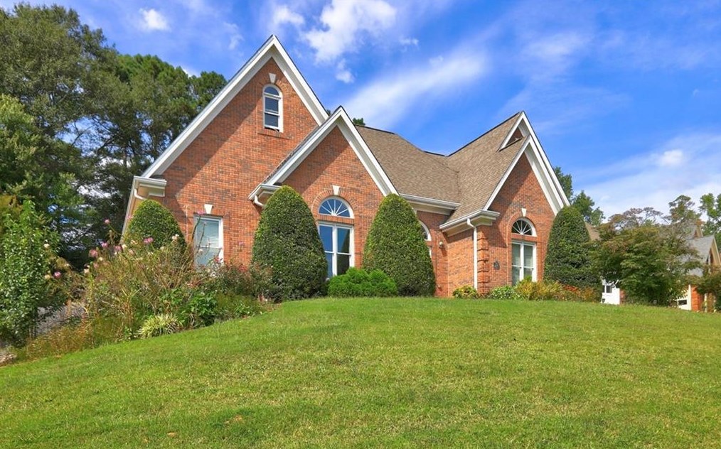 5088 Woodfall Dr Sw, Lilburn, GA 30047