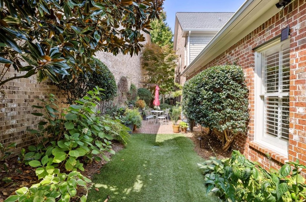 2065 Arminda Ct, Alpharetta GA  30022-1589 exterior