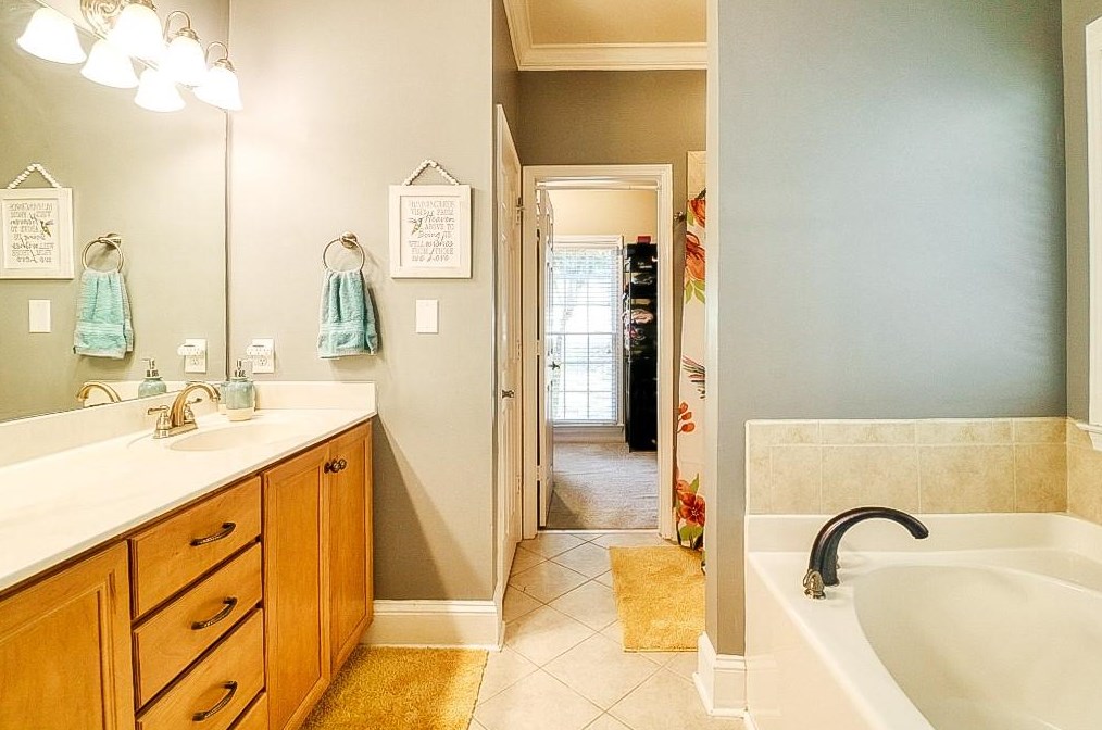 1220 Chaddwyck Dr, Athens GA  30606-7005 exterior