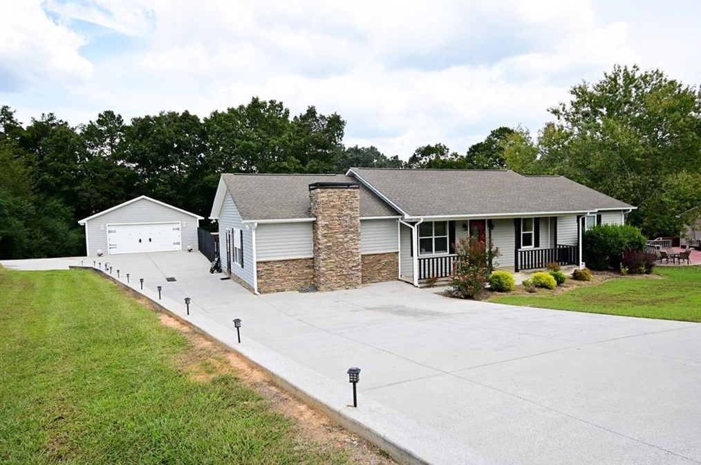 116 Circle Valley Dr, Calhoun, GA 30701-4551