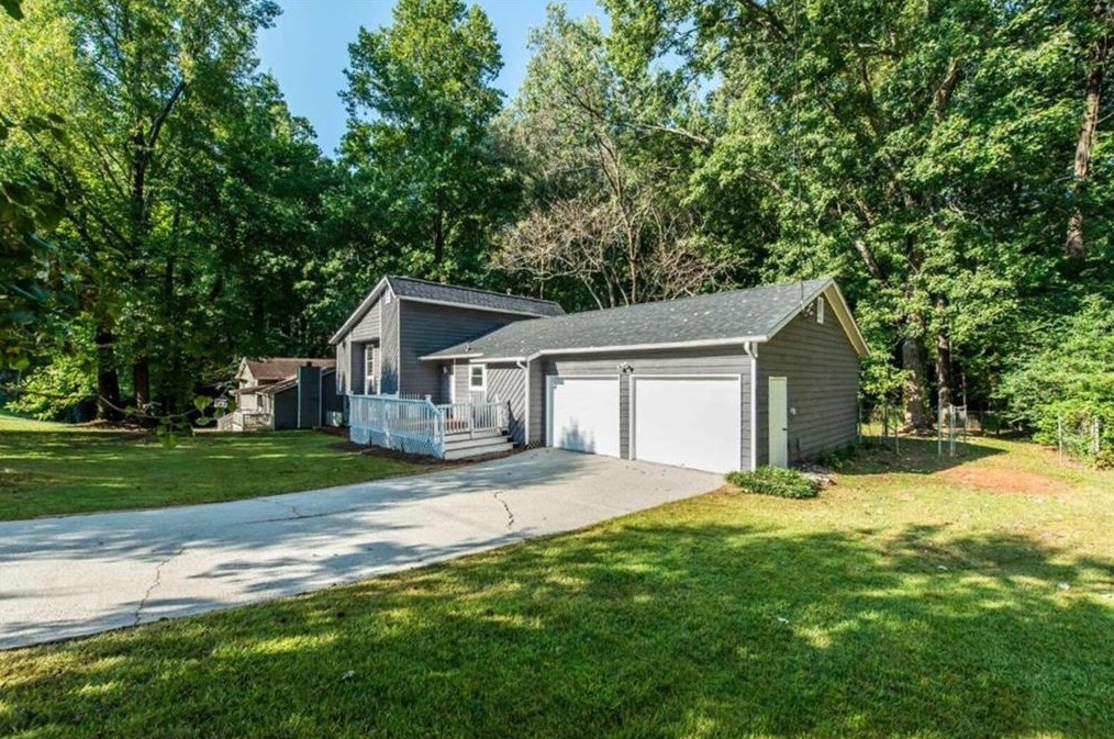 3275 Carmel Dr, Douglasville, GA 30135-2805