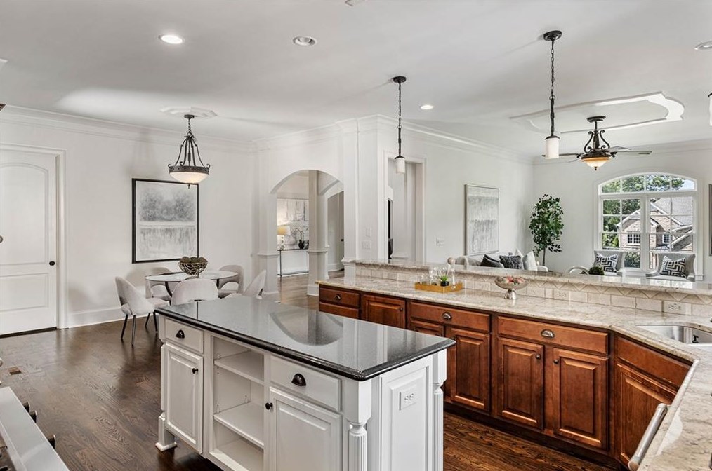 2707 Skyland Dr, Atlanta GA  30319-3645 exterior