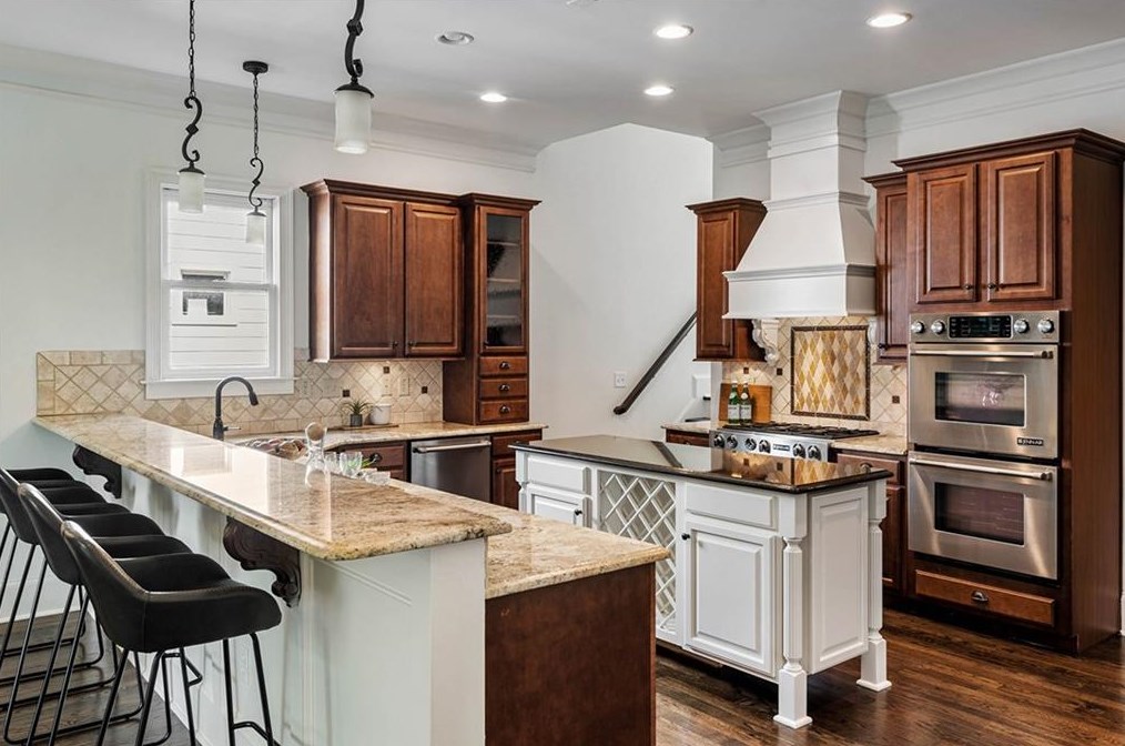 2707 Skyland Dr, Atlanta GA  30319-3645 exterior