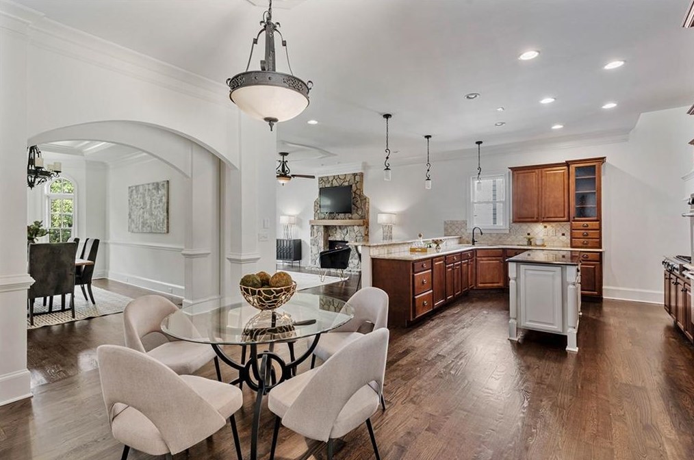 2707 Skyland Dr, Atlanta GA  30319-3645 exterior