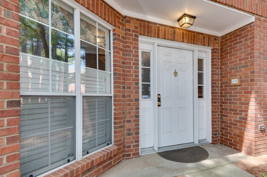 1992 Williamsburg Dr, Decatur, GA 30033-3518