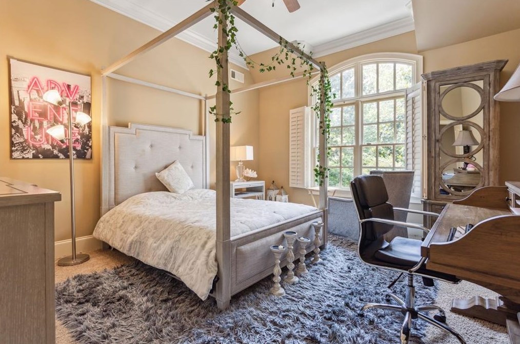 3073 Woodrow Way, Atlanta GA  30319-2707 exterior