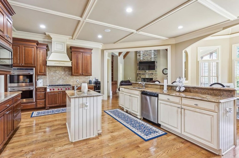 3073 Woodrow Way, Atlanta GA  30319-2707 exterior