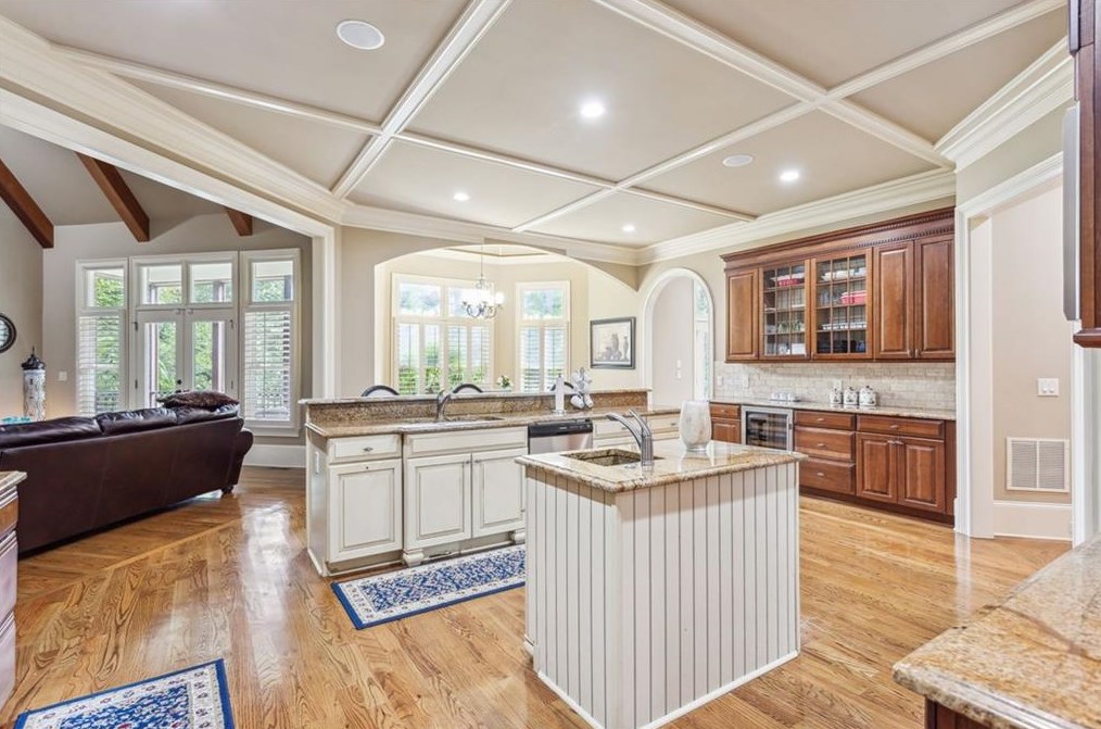 3073 Woodrow Way, Atlanta GA  30319-2707 exterior
