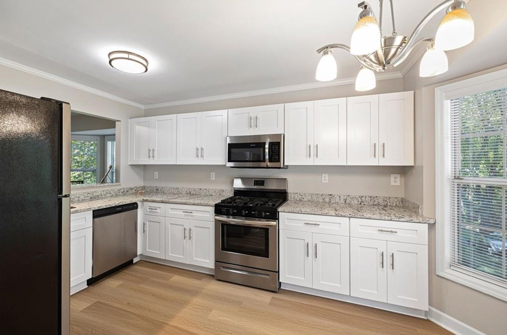 5056 Laurel Brg Dr, Smyrna GA 30082-4833 exterior