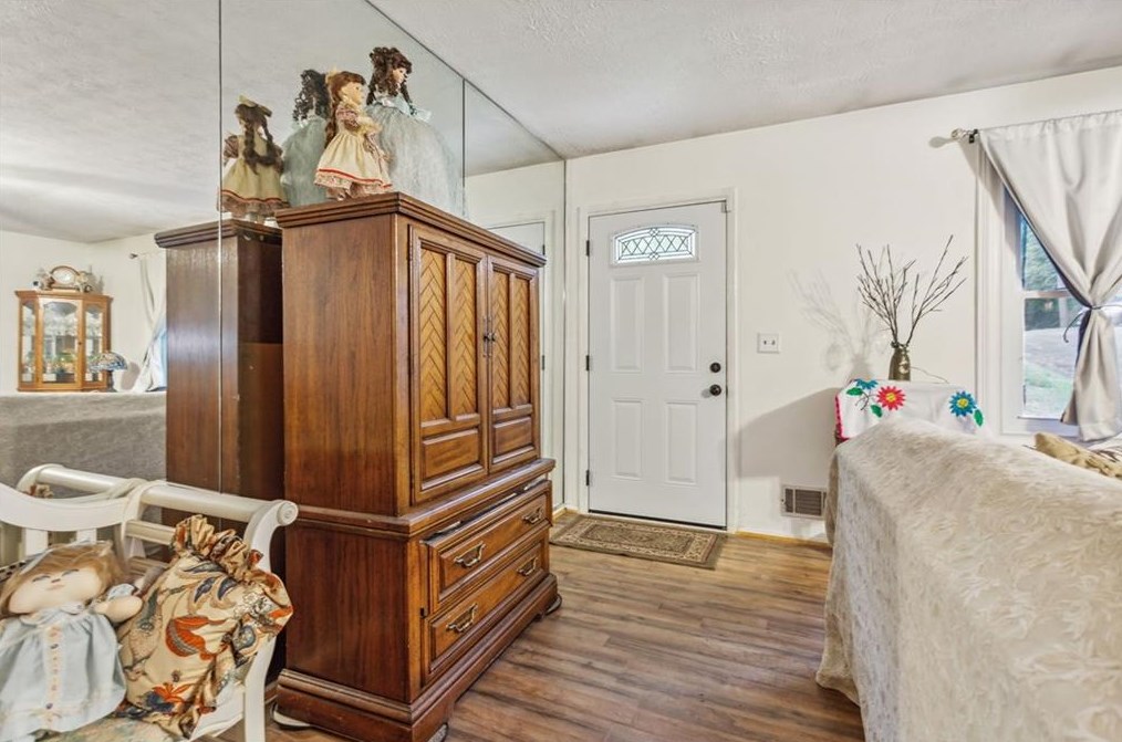 4098 Carter Dr Nw, Lilburn, GA 30047