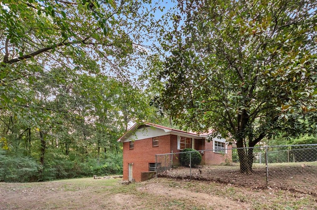 209 Deer Park Ln, Calhoun, GA 30701-2977