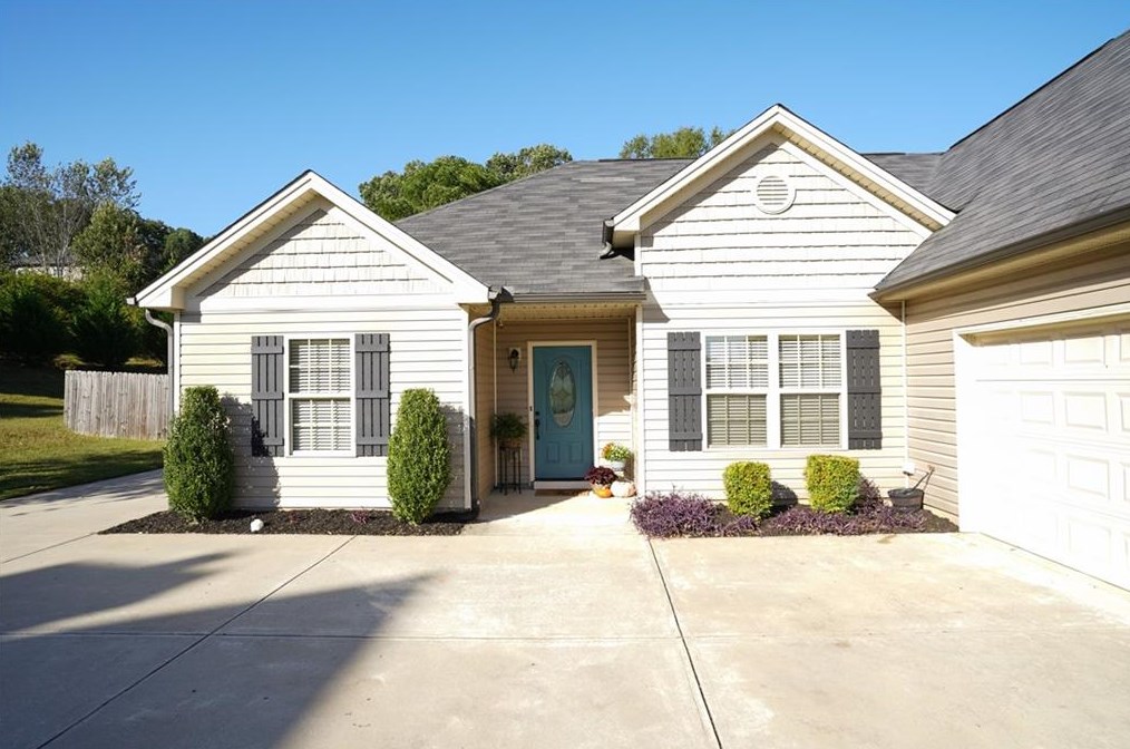 288 Stillwood Dr, Winder, GA 30680