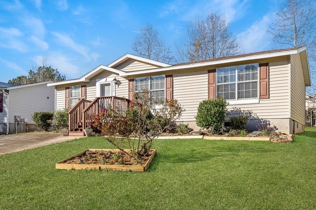 2879 Fields Dr, Lithonia, GA 30038-2009