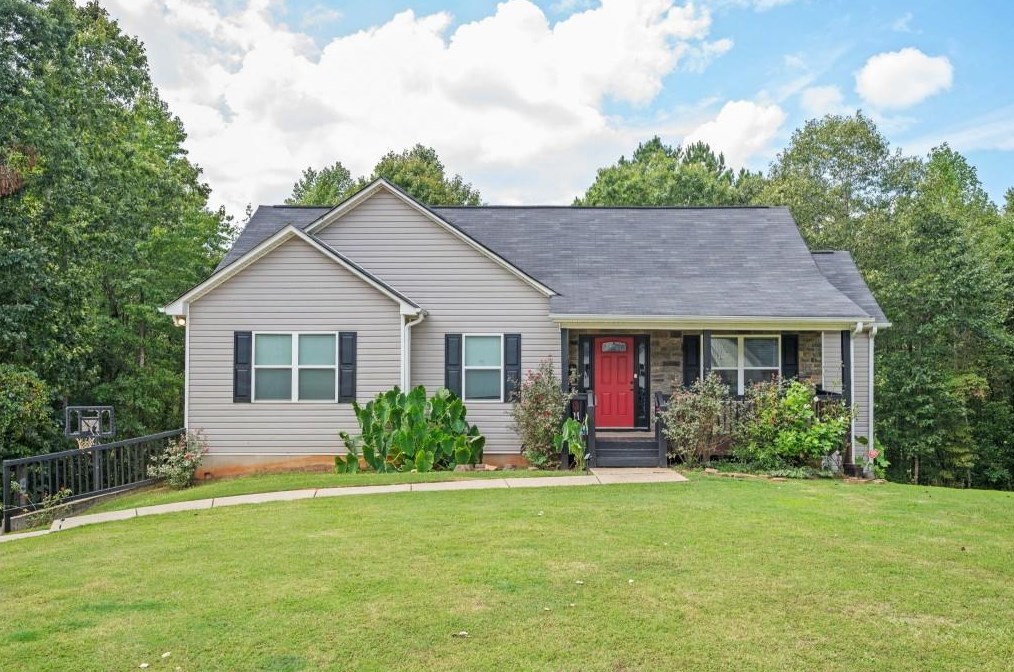40 Maggie Ct, Porterdale, GA 30016