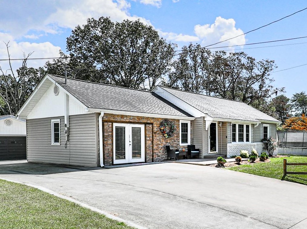 749 Hillcrest Dr, Fry, GA 30555