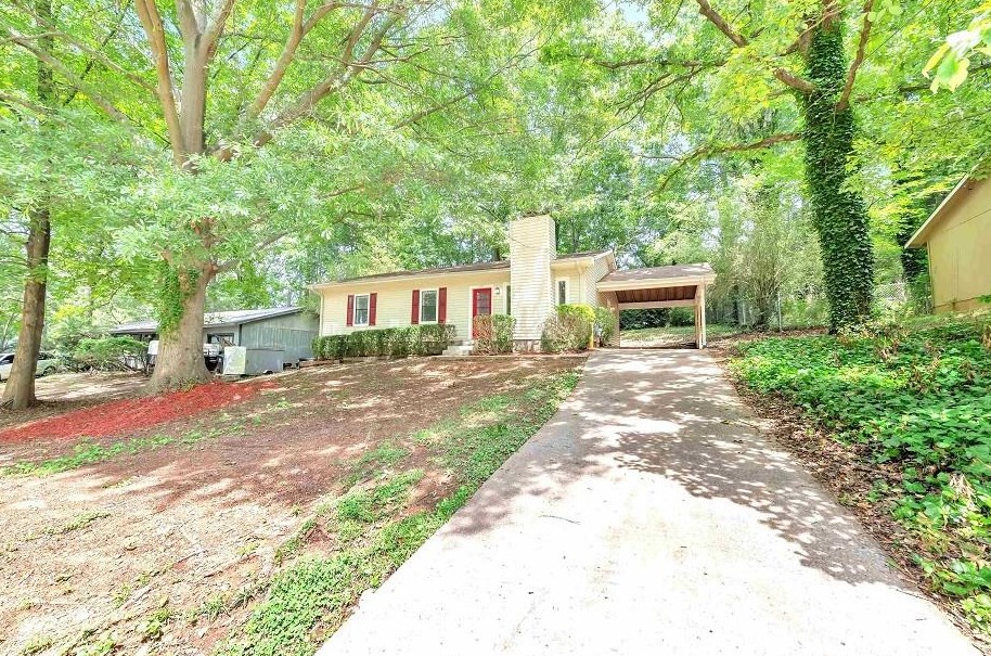 121 Adrian Dr, Stockbridge, GA 30281