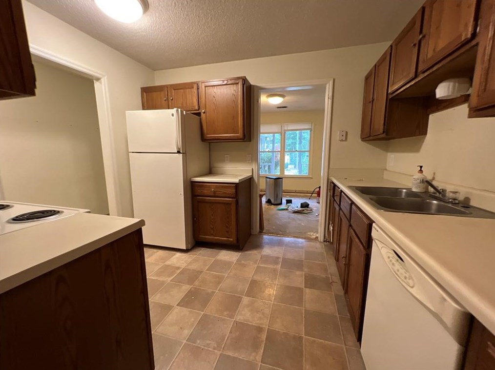 1917 Cooper Landing Dr, Smyrna GA  30080-6464 exterior