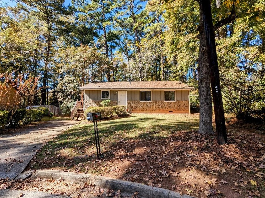 2340 Cherokee Valley Dr, Lithonia, GA 30058