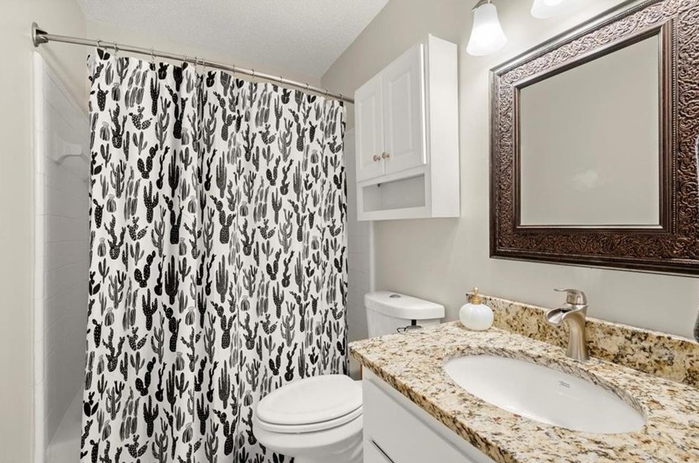 200 Roswell Landings Dr, Roswell GA  30075-3876 exterior